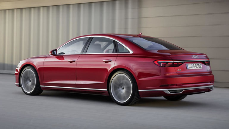 Το νέο Audi A8 κάνει τα πάντα!